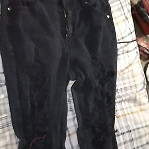 Black ripped skinny jeans
